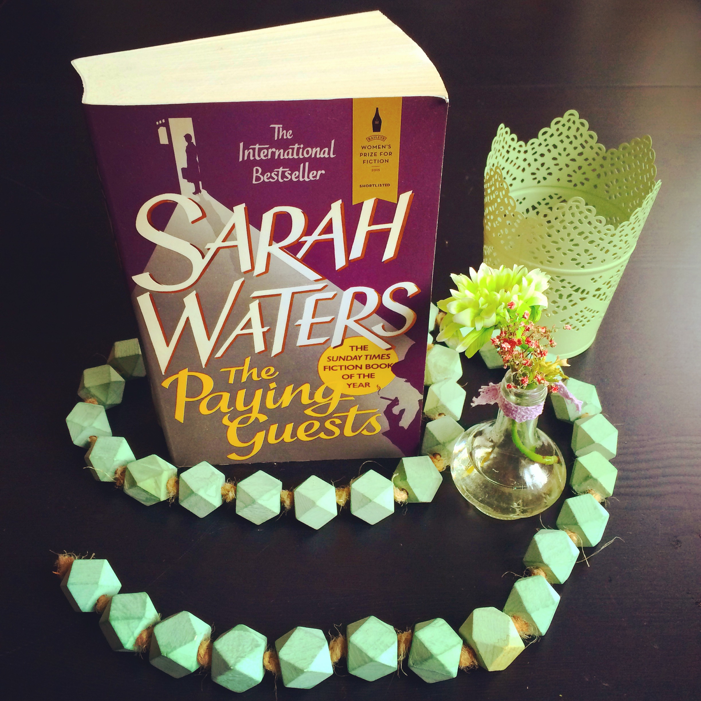 Rezension des lesbischen Liebesromans "The Paying Guests" / "Fremde Gäste" von Sarah Waters